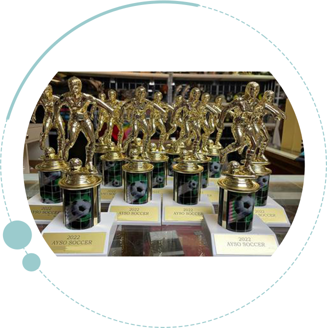 A group of trophies sitting on top of a table.